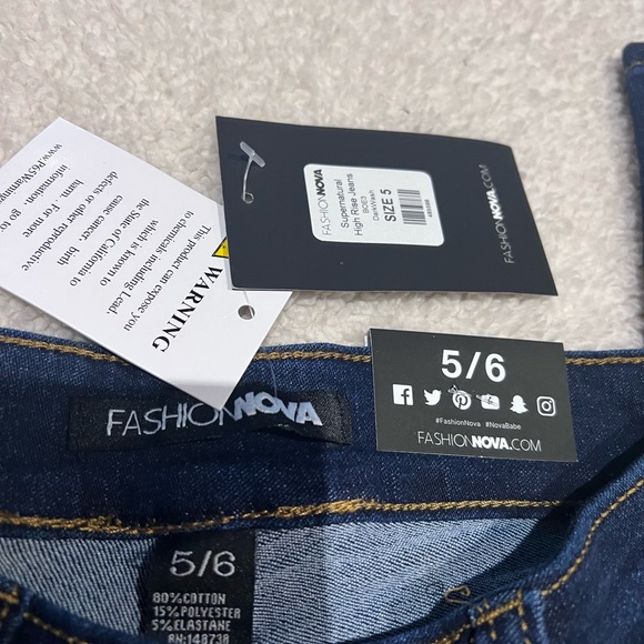 NWT Fashion Nova “Super natural high rise jeans” size 5/6 - Picture 2 of 4